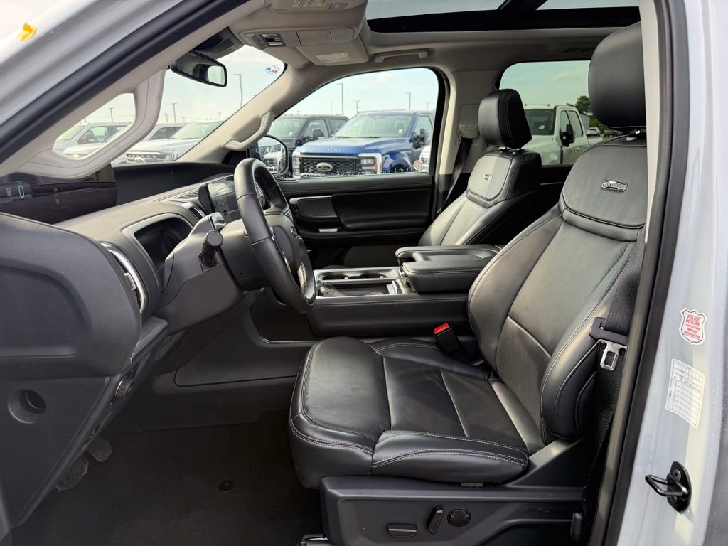 Used 2025 Ford Expedition Platinum AWD/4WD image 5