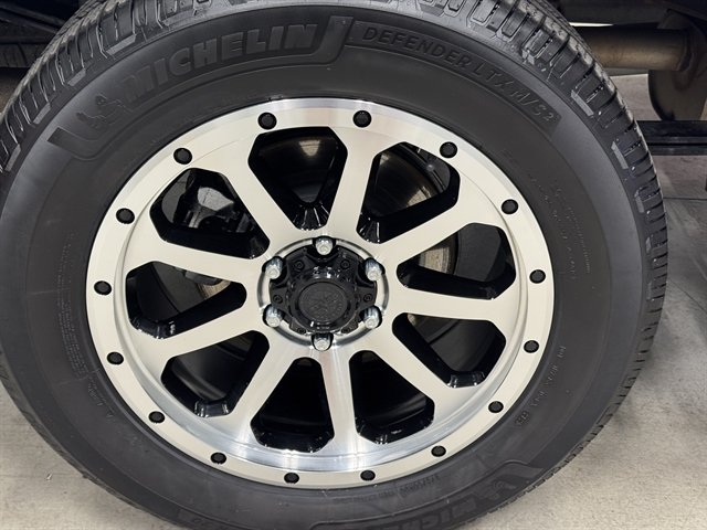 Used 2025 Chevrolet Silverado 1500 High Country w/ Technology Package AWD/4WD image 11