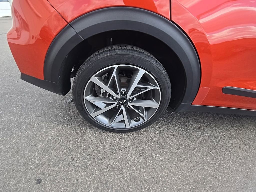 Used 2020 Kia Niro Touring image 11