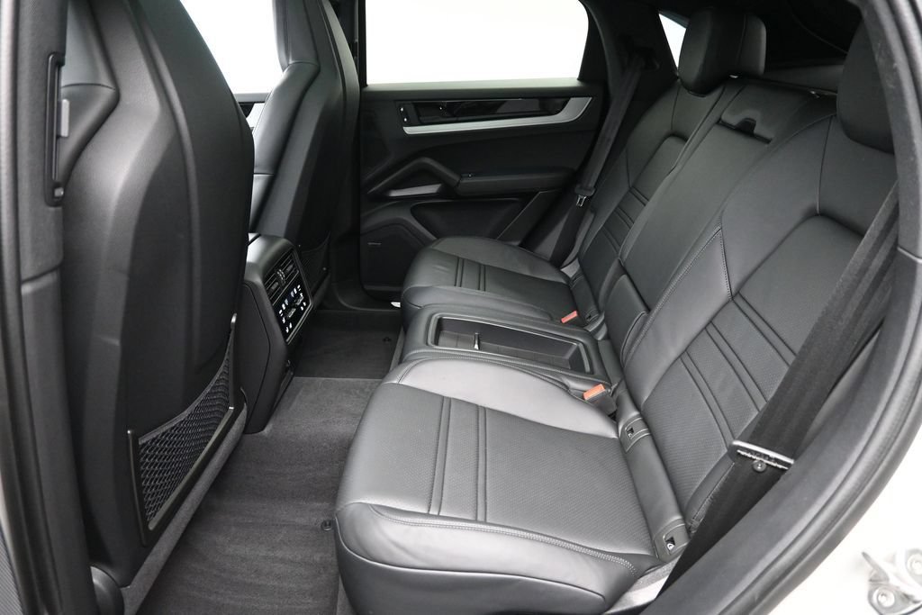 Certified 2026 Porsche Cayenne Coupe AWD/4WD image 7