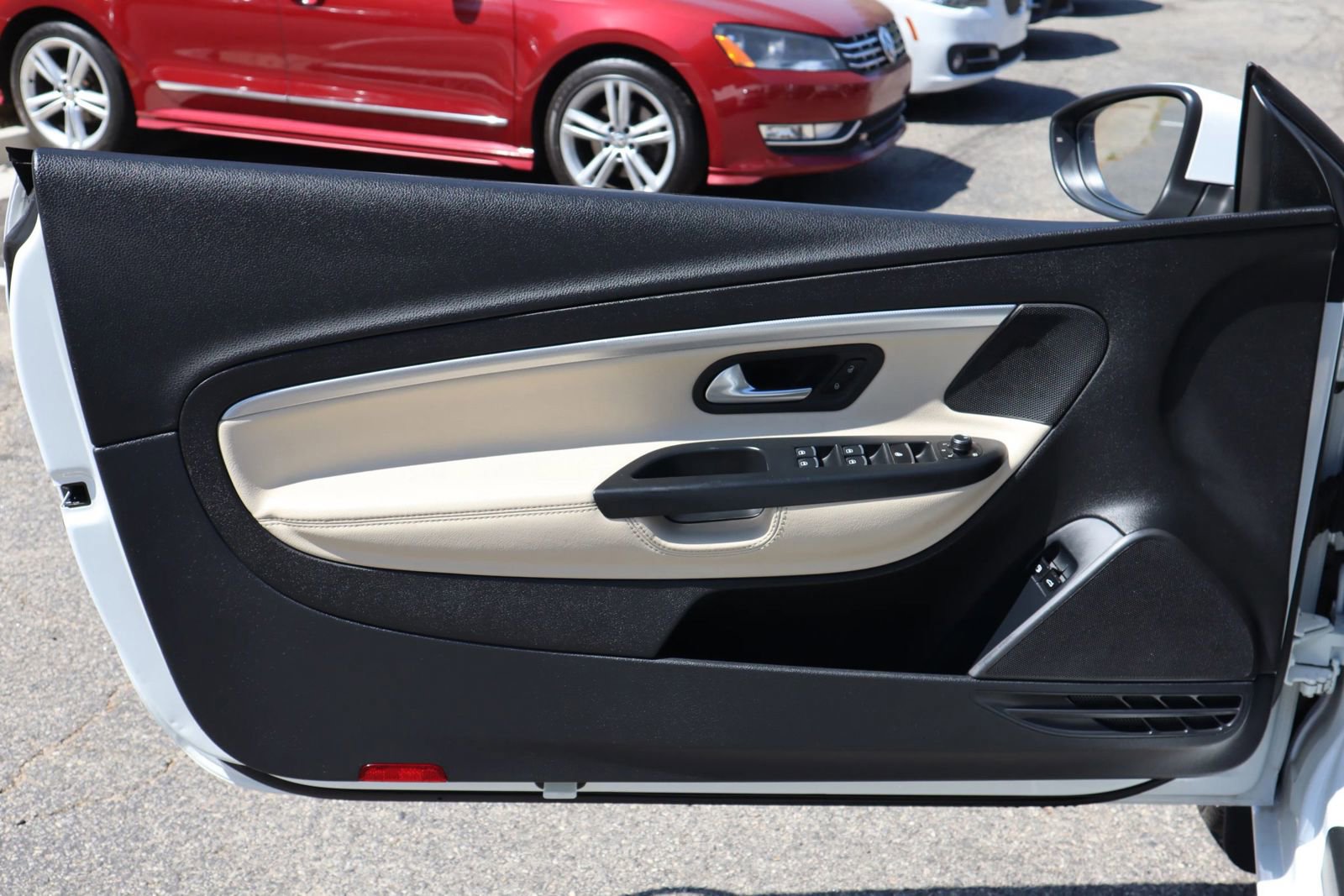 Used 2015 Volkswagen Eos Executive FWD image 7