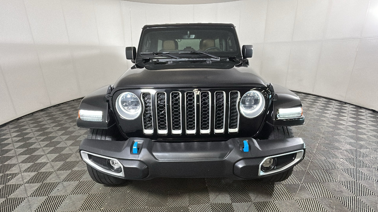 Used 2023 Jeep Wrangler Unlimited Sahara w/ Cold Weather Group AWD/4WD image 9