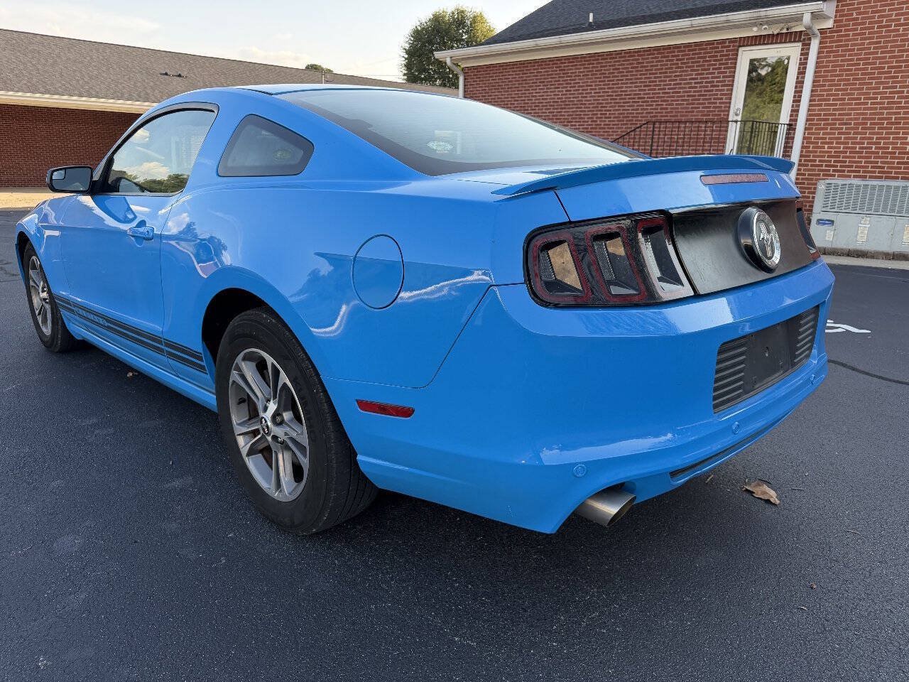 Used 2014 Ford Mustang Premium RWD image 5