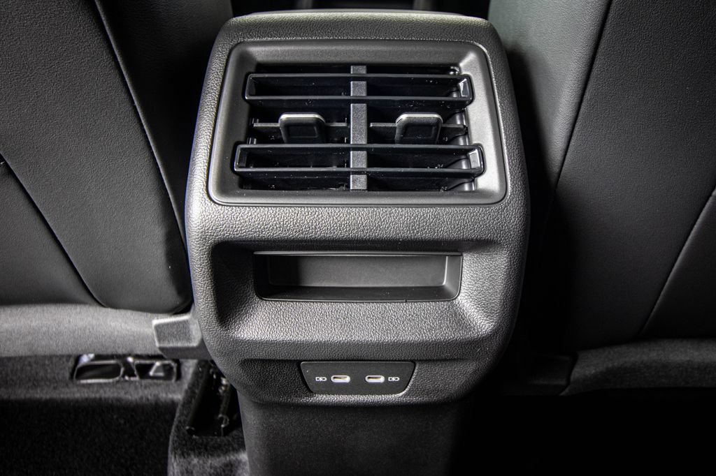 New 2026 Volkswagen Tiguan SE R-Line FWD image 31
