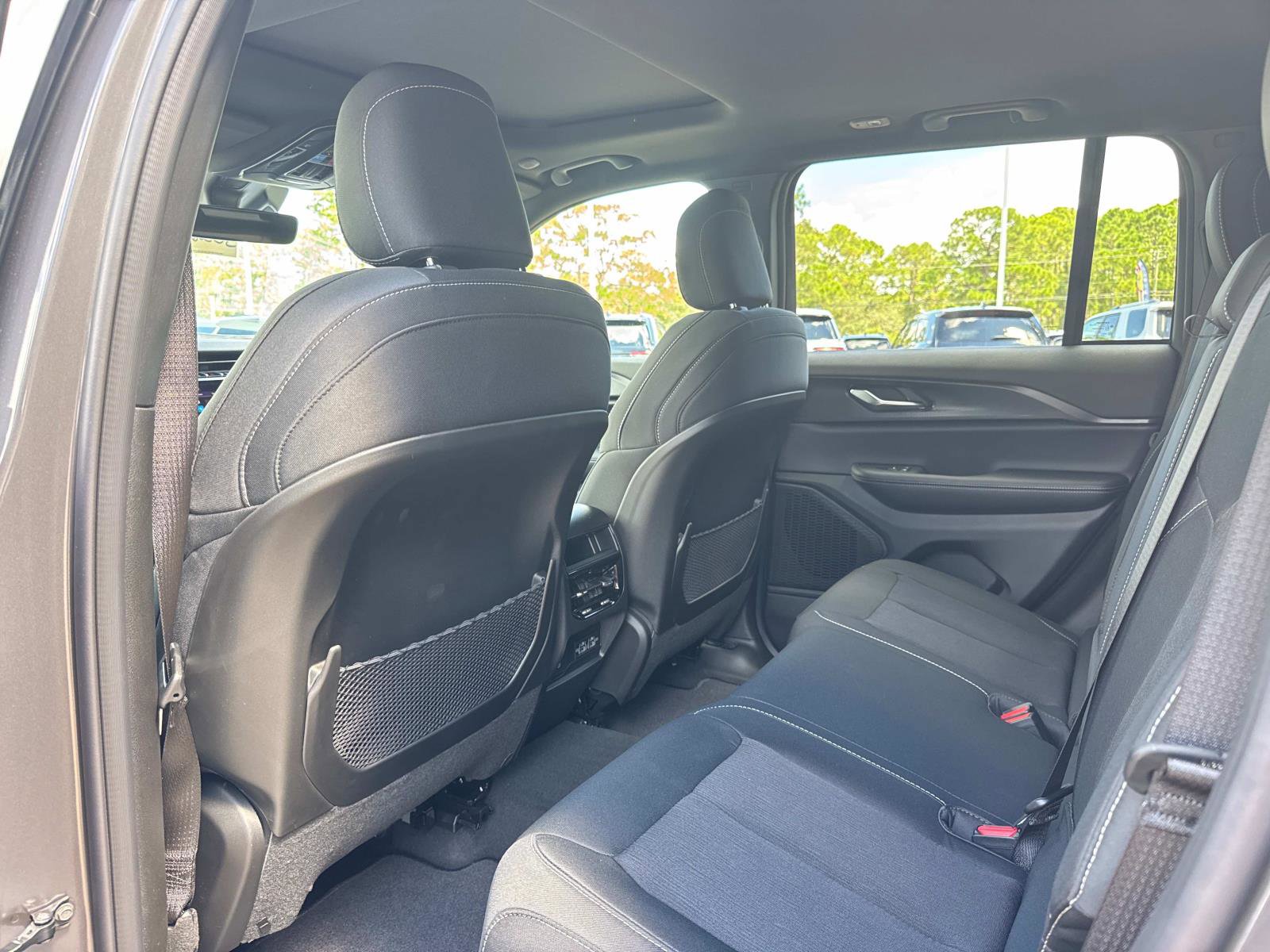 New 2025 Jeep Grand Cherokee Laredo X w/ Luxury Tech Group I image 15