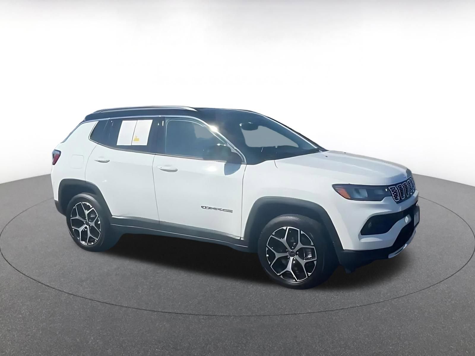 Used 2025 Jeep Compass Limited AWD/4WD image 2