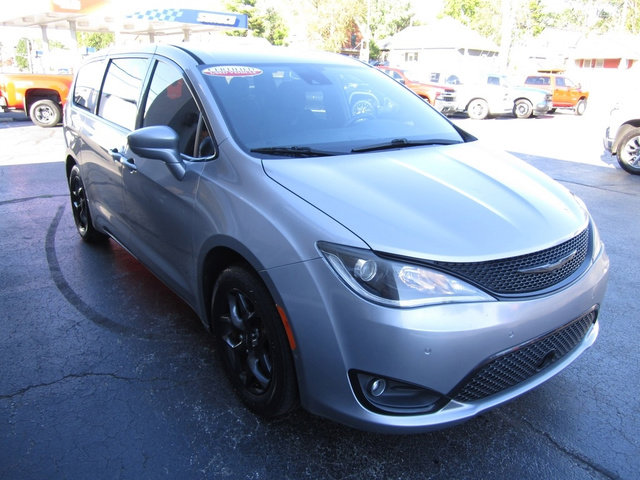 Used 2019 Chrysler Pacifica Touring Plus w/ Advanced Safetytec Group FWD image 5