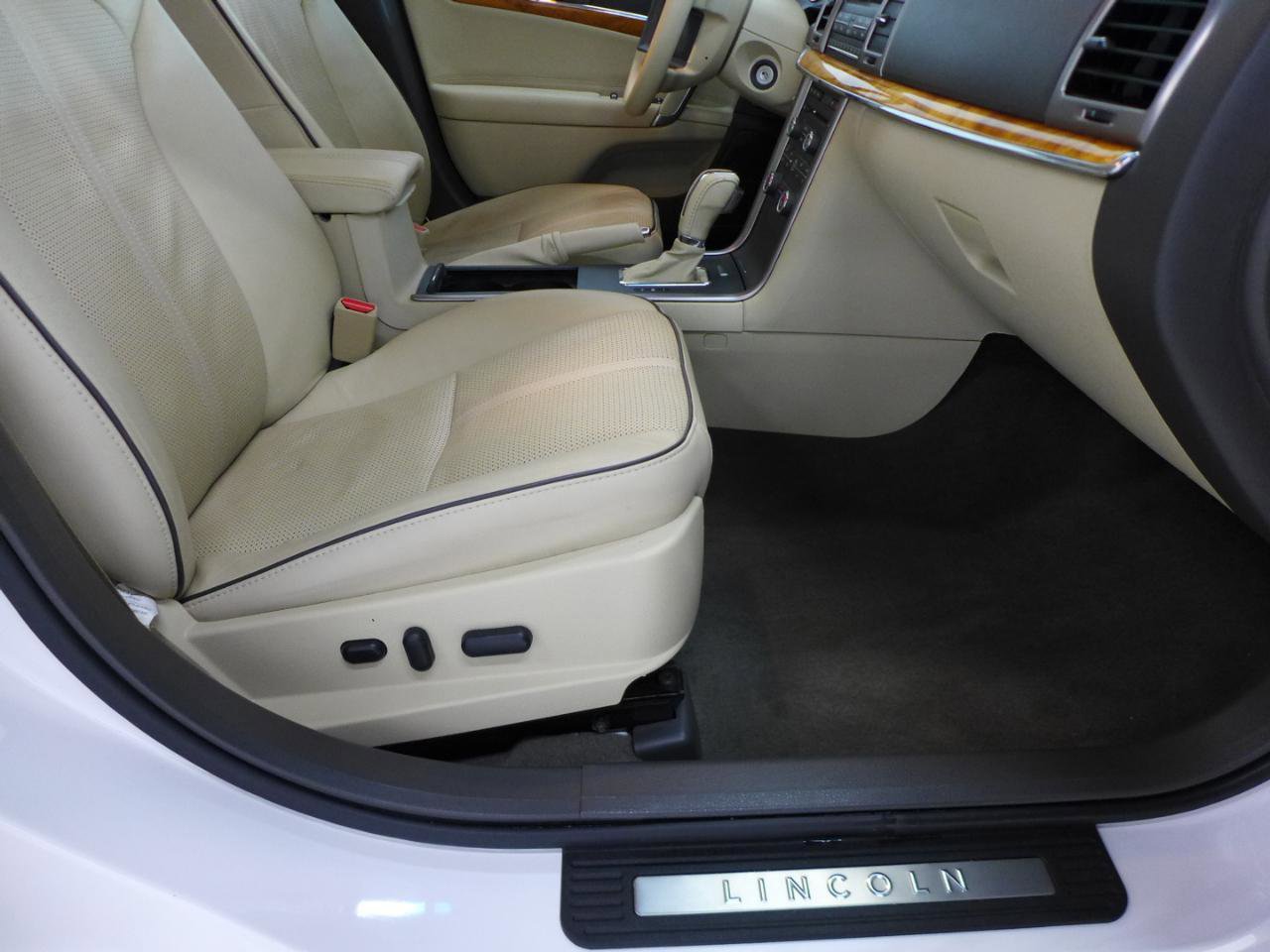 Used 2011 Lincoln MKZ FWD image 43