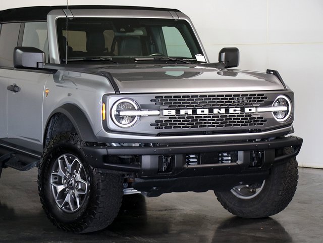 Used 2024 Ford Bronco Badlands image 6