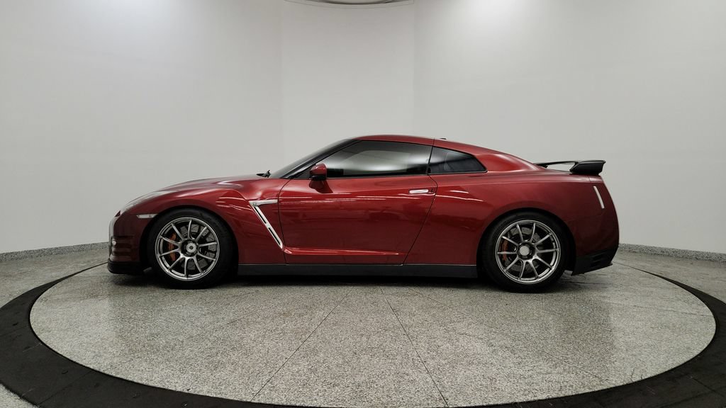 Used 2015 Nissan GT-R Premium AWD/4WD image 2