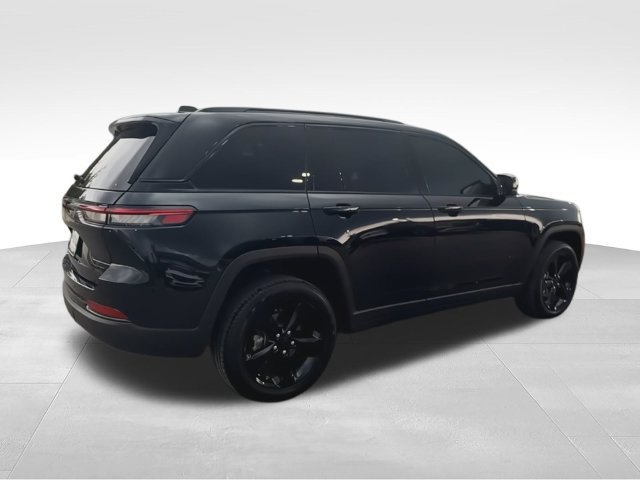 Used 2024 Jeep Grand Cherokee Limited w/ Black Appearance Package AWD/4WD image 8