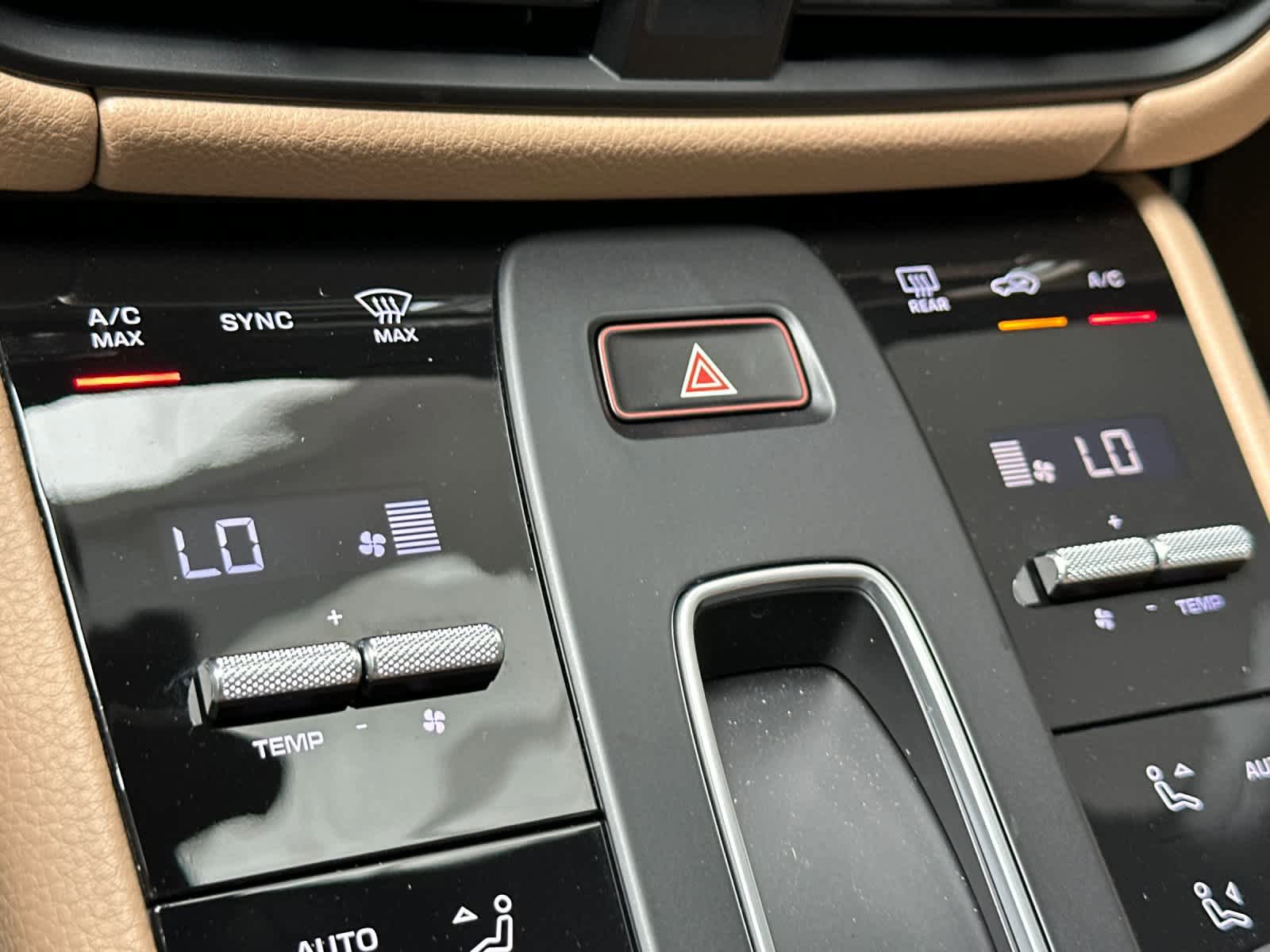 Certified 2025 Porsche Macan AWD/4WD image 23