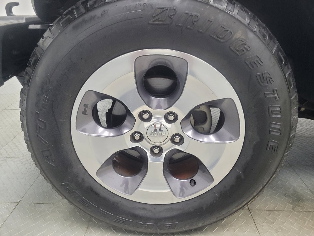 Used 2015 Jeep Wrangler Unlimited Sport w/ Connectivity Group AWD/4WD image 31