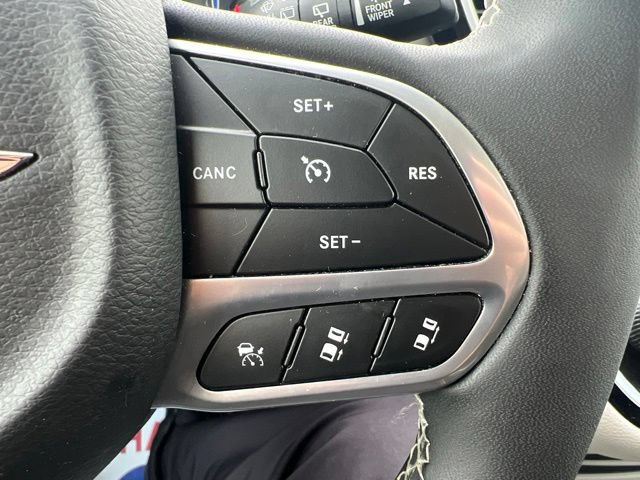 Used 2023 Chrysler Pacifica Touring-L AWD/4WD image 23