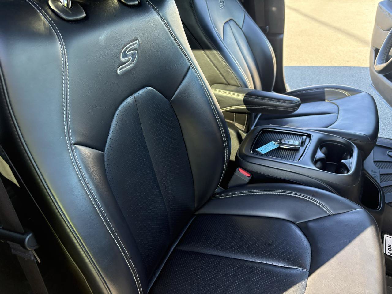 Used 2023 Chrysler Pacifica Touring-L w/ S Appearance Package FWD image 46