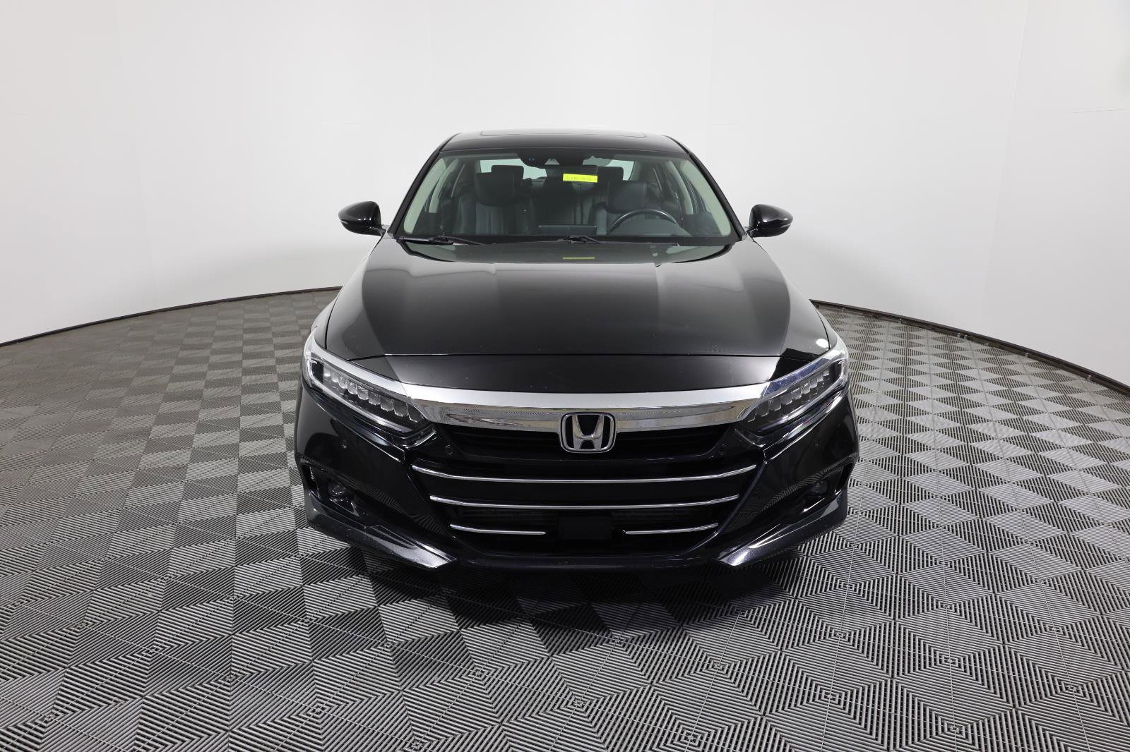 Used 2021 Honda Accord Touring image 2