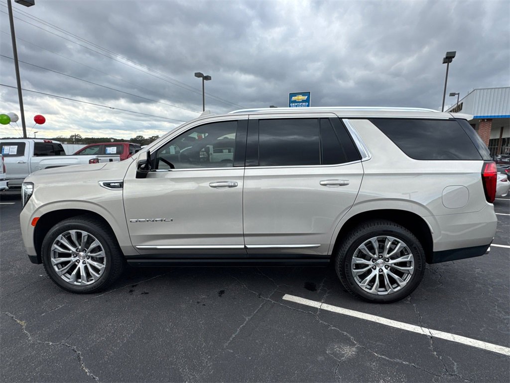 Used 2021 GMC Yukon Denali w/ Denali Premium Package image 9