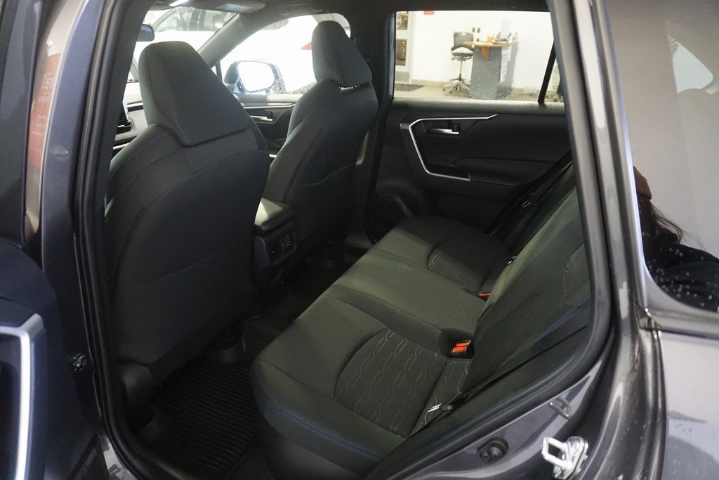 Used 2025 Toyota RAV4 SE image 19