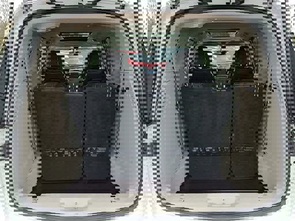 Used 2018 Chrysler Pacifica Limited image 31