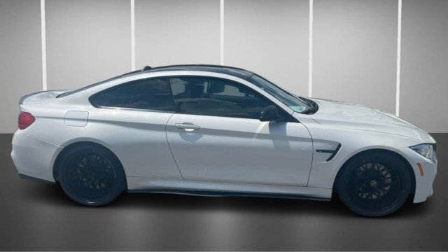 Used 2017 BMW M4 Coupe RWD image 3