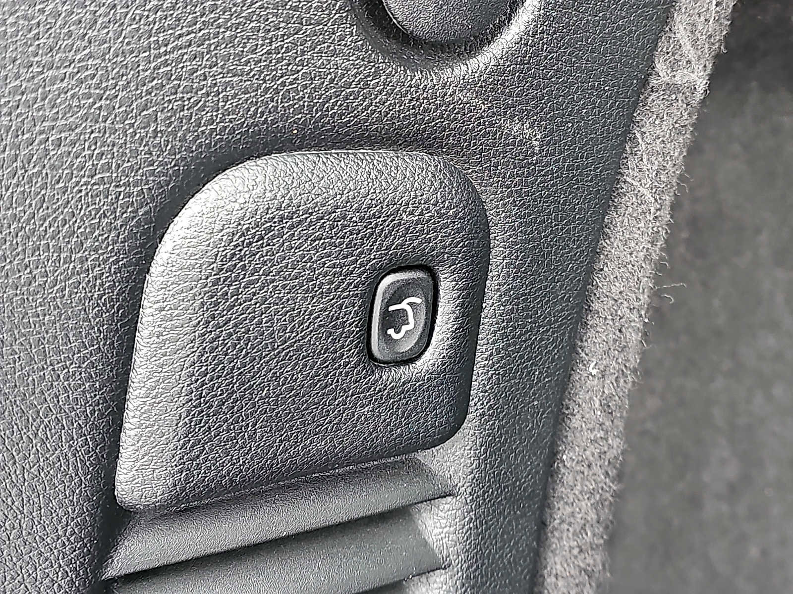 Used 2020 Dodge Durango GT image 35