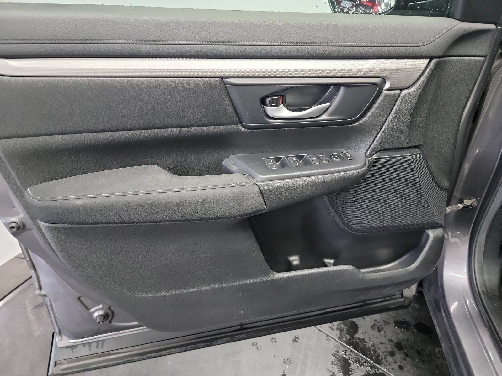 Used 2018 Honda CR-V LX image 13