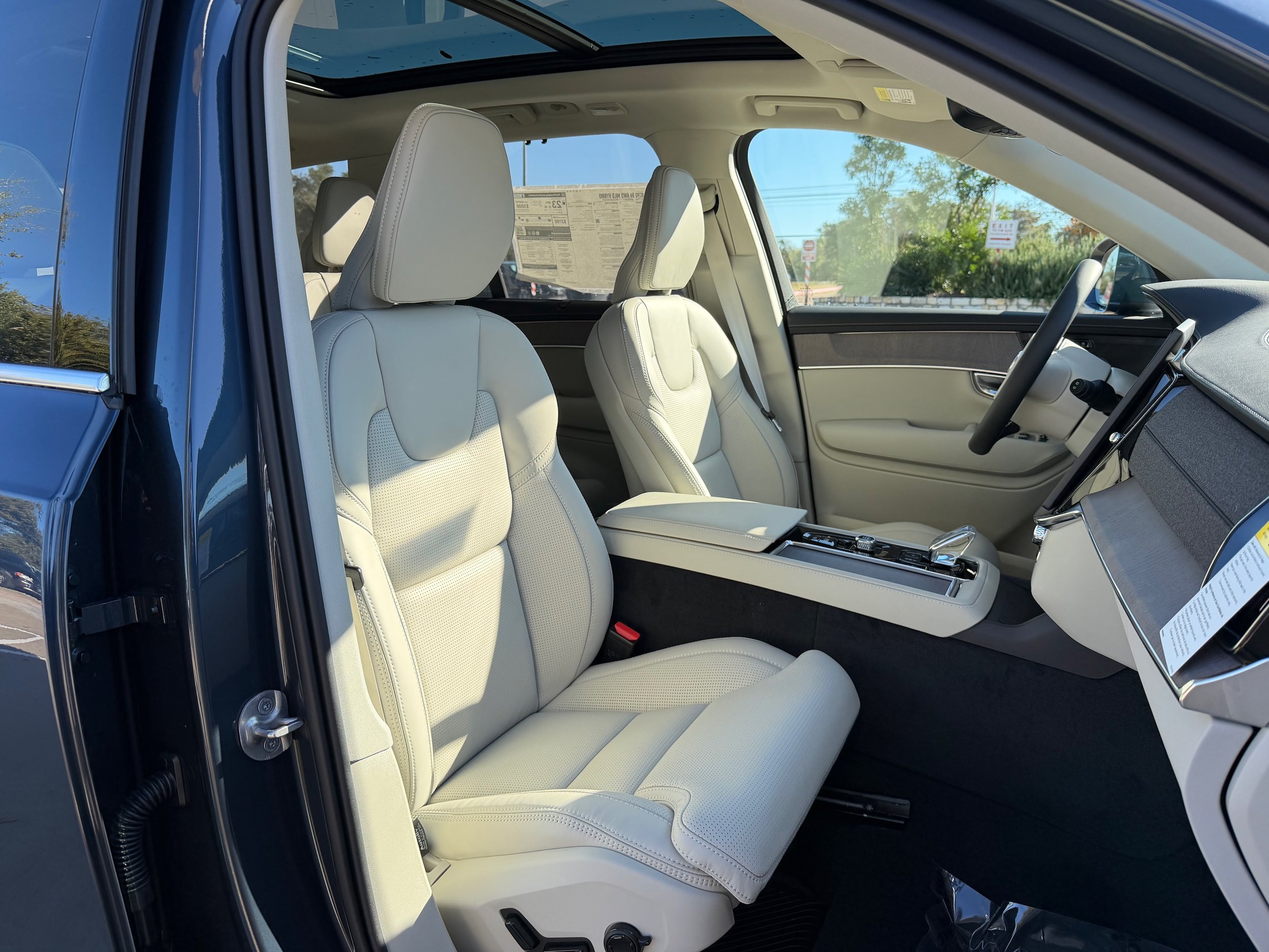 New 2026 Volvo XC90 B6 Ultra w/ Protection Package AWD/4WD image 8