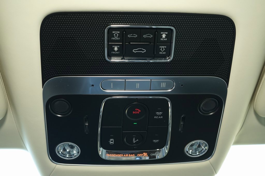 Used 2021 Bentley Flying Spur V8 image 32