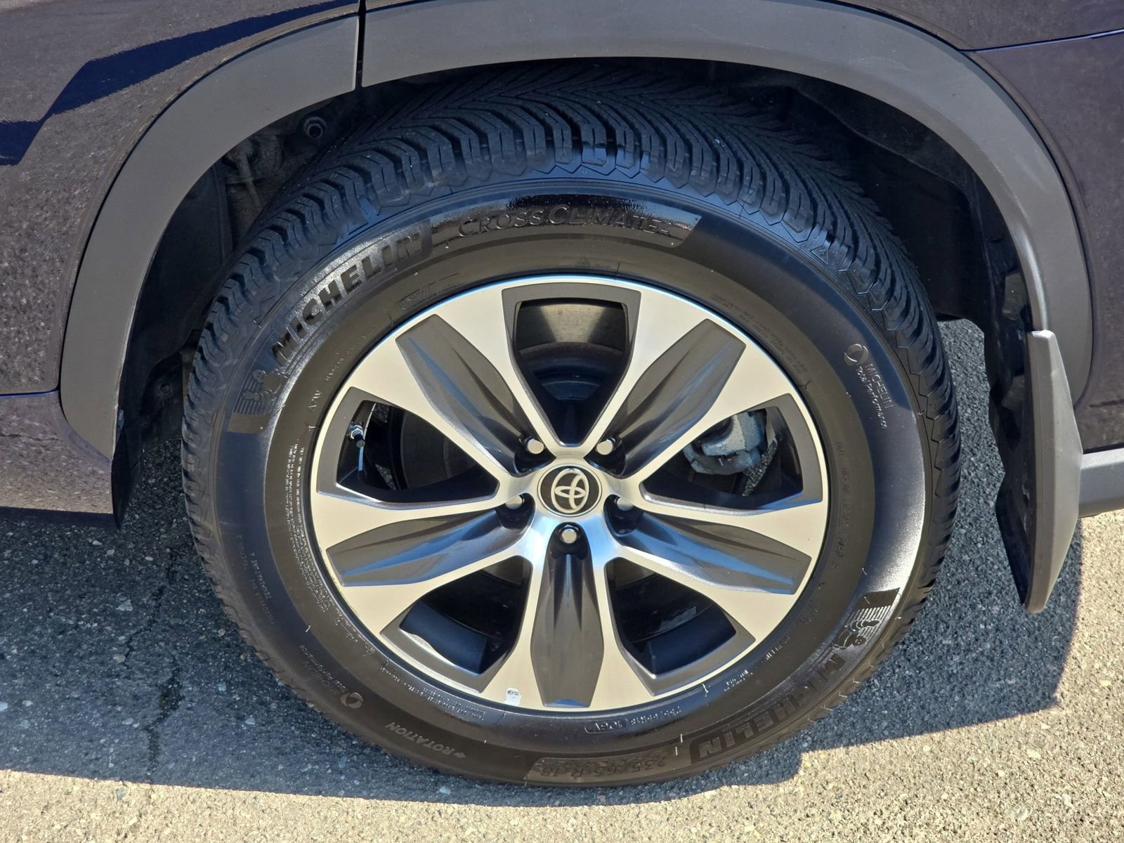 Used 2021 Toyota Highlander XLE image 38