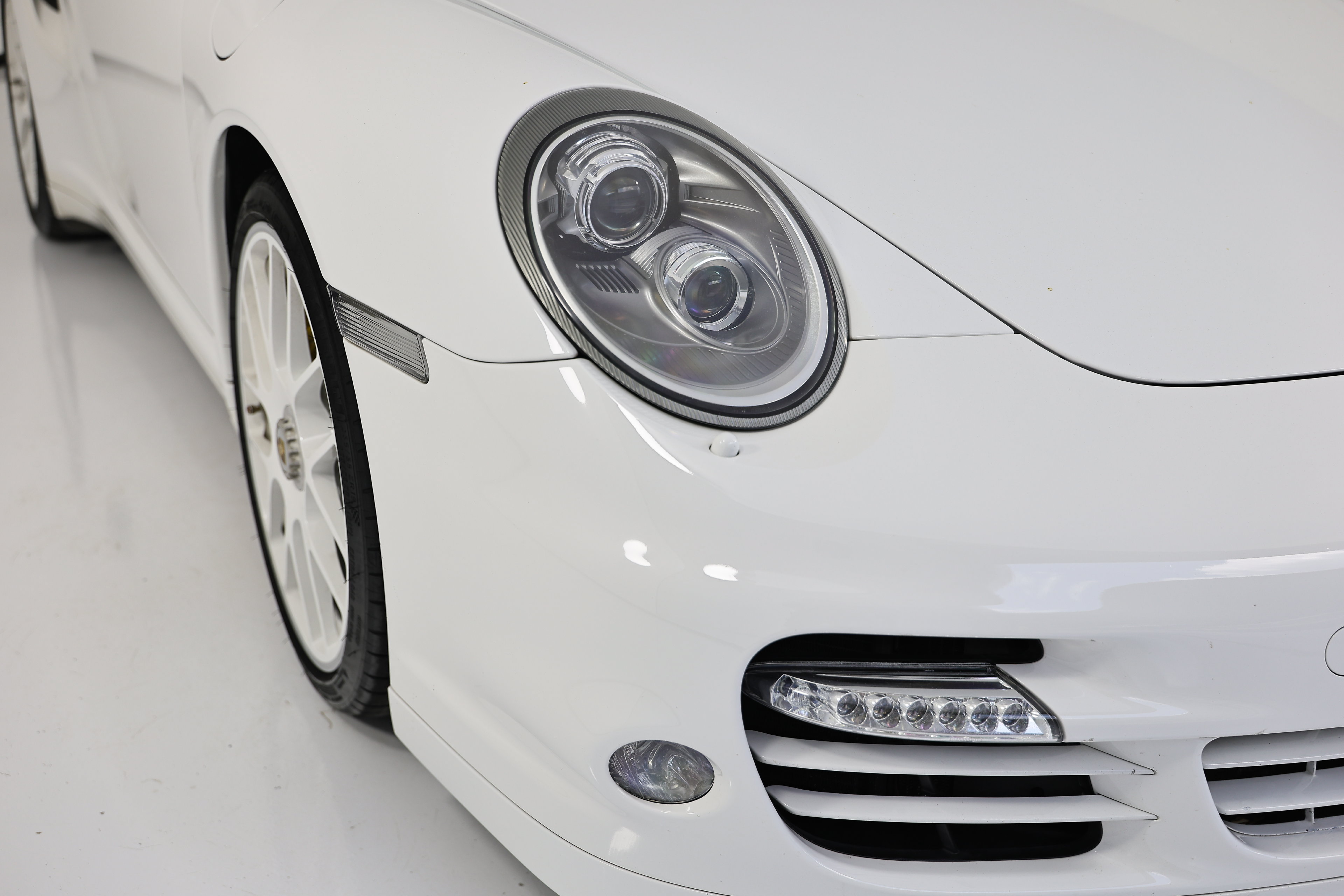 Used 2012 Porsche 911 Turbo S AWD/4WD image 20