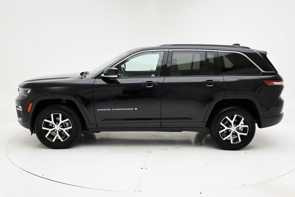 Used 2025 Jeep Grand Cherokee Limited AWD/4WD image 5