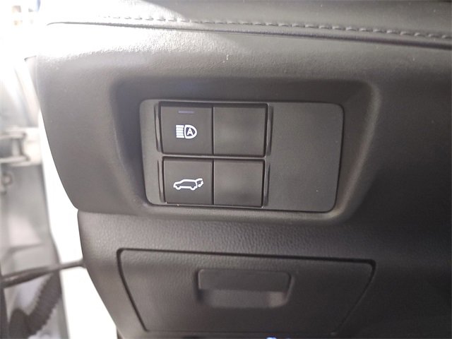 Used 2020 Toyota Highlander LE image 27