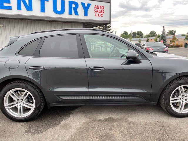 Used 2023 Porsche Macan w/ Premium Package Plus AWD/4WD image 12