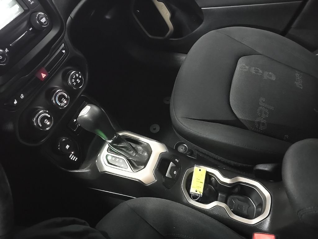 Used 2016 Jeep Renegade Latitude w/ Cold Weather Group AWD/4WD image 29