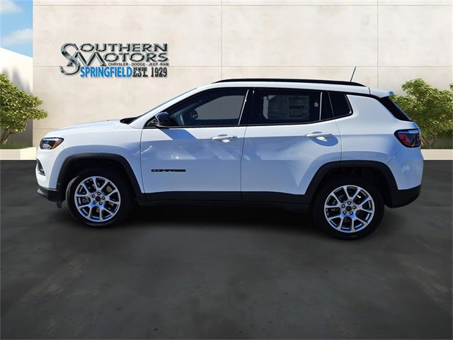 Used 2025 Jeep Compass Latitude w/ Altitude Special Edition image 2