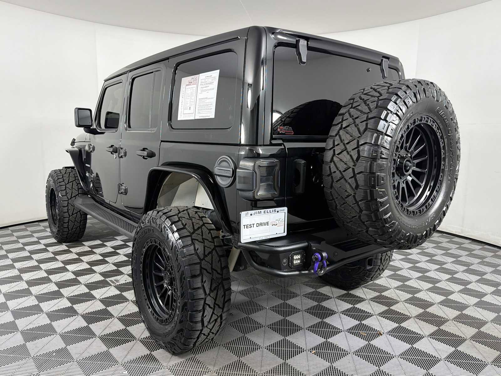 Used 2022 Jeep Wrangler Unlimited Sahara w/ Cold Weather Group image 4