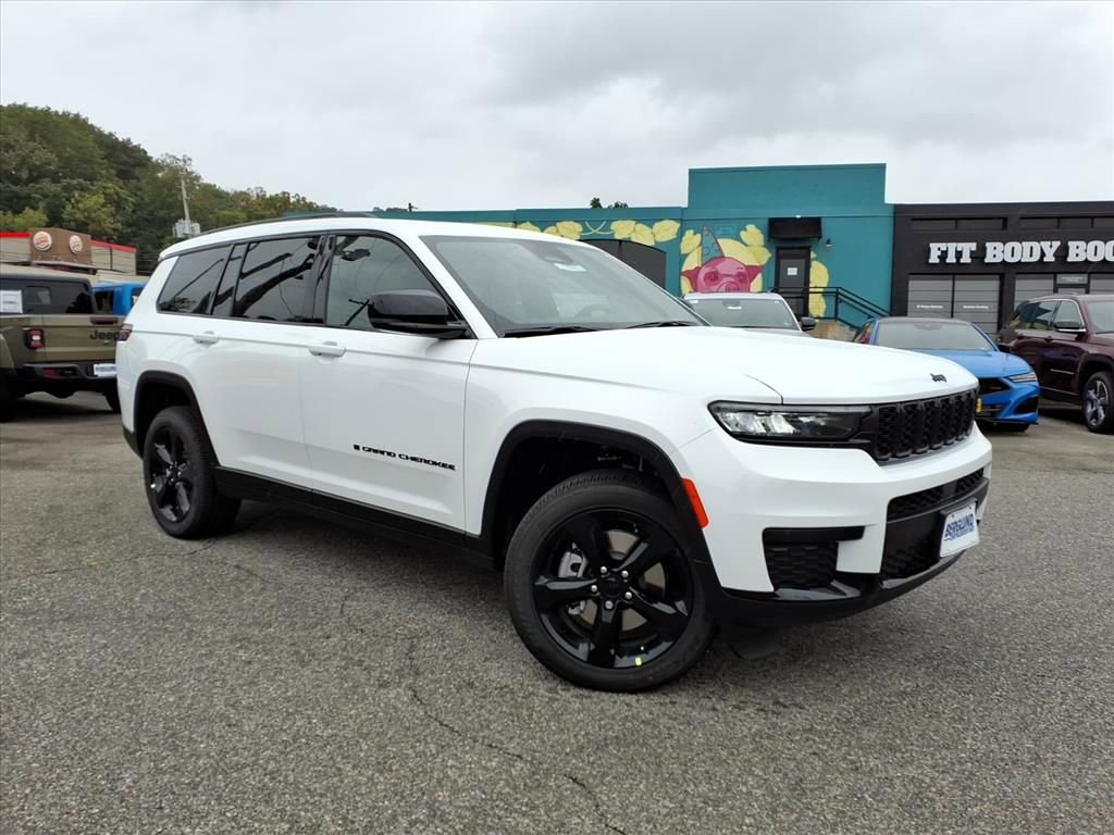 New 2025 Jeep Grand Cherokee L Altitude image 2
