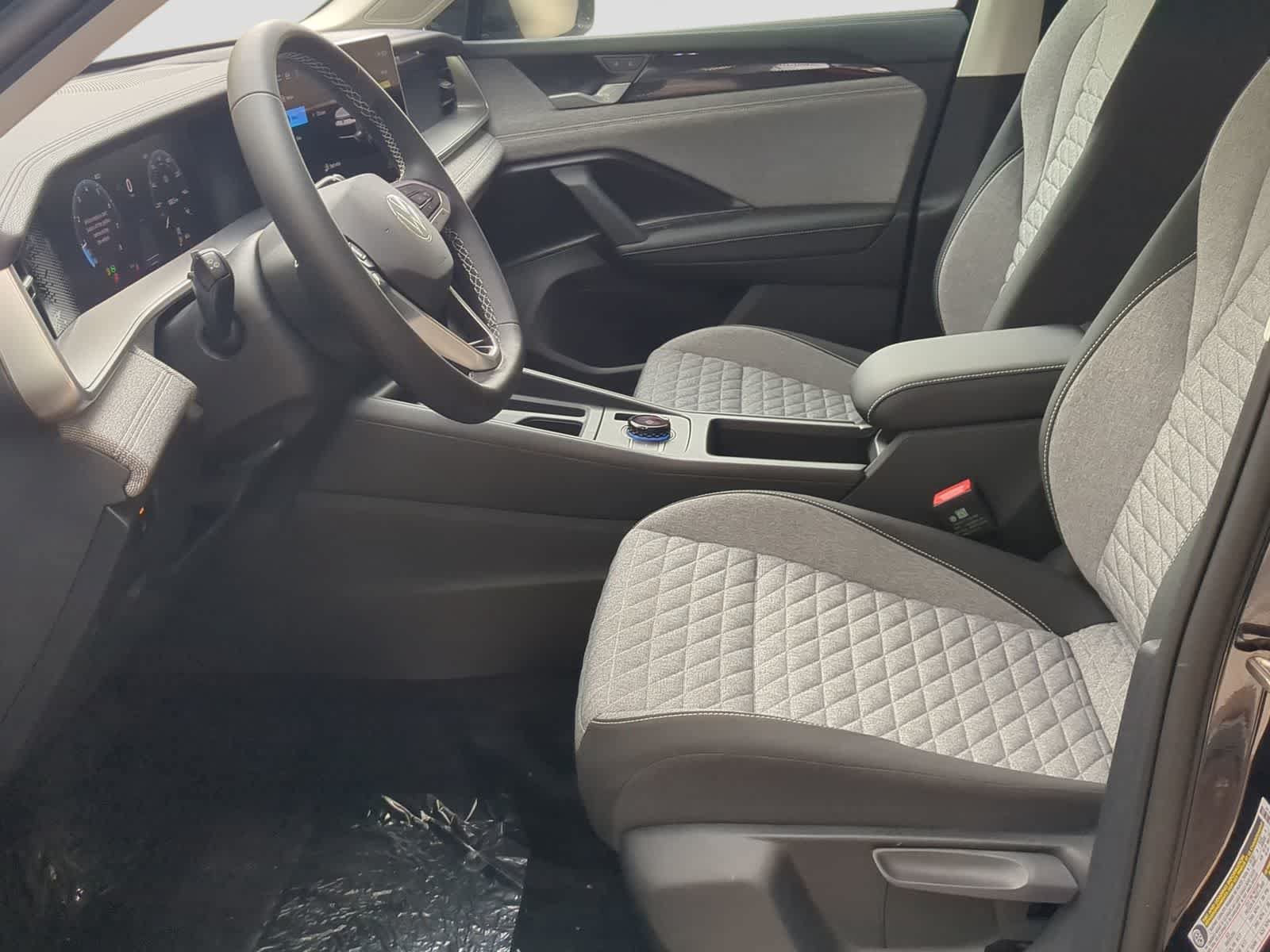 New 2025 Volkswagen Tiguan S FWD image 16