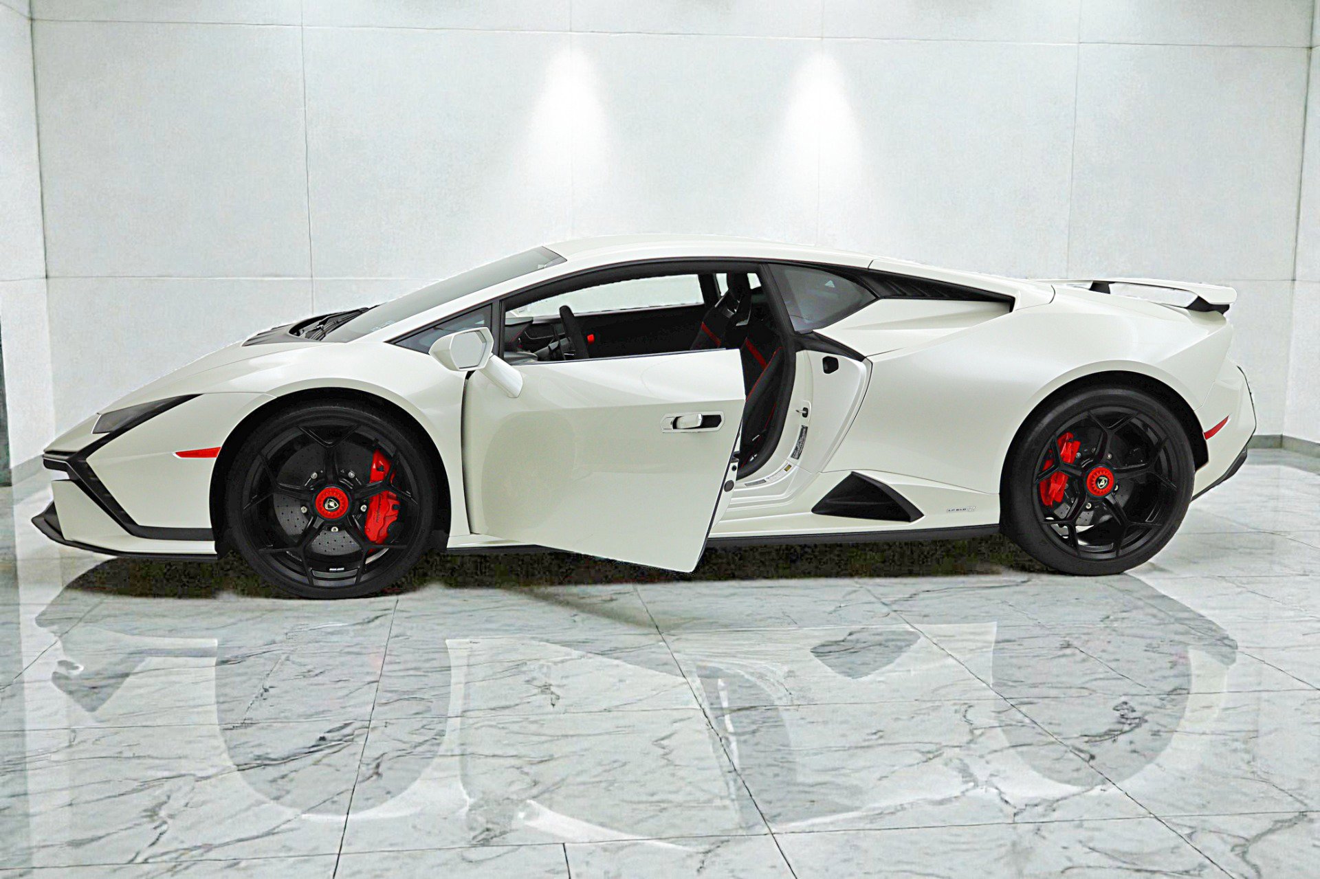 Used 2023 Lamborghini Huracan Tecnica image 4
