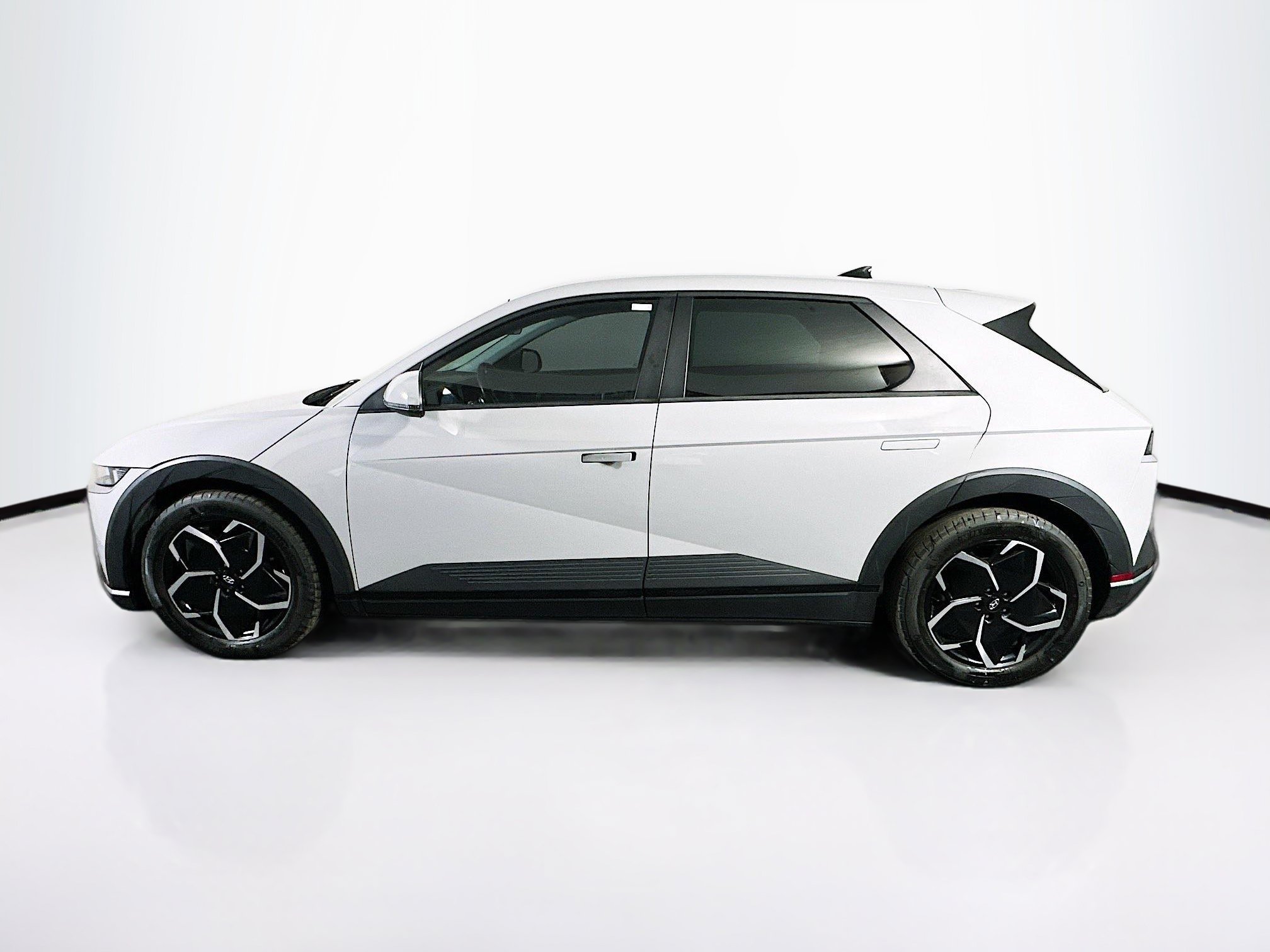 Used 2023 Hyundai Ioniq 5 SE AWD/4WD image 4