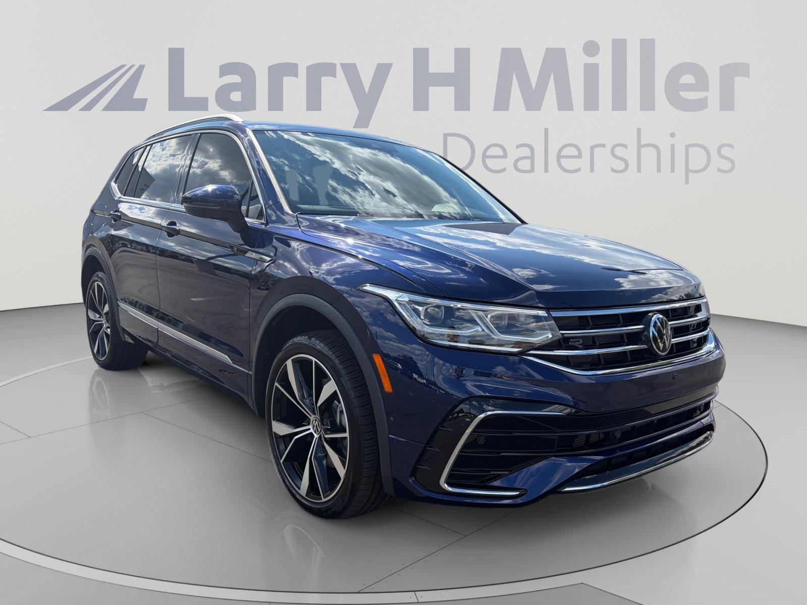 Used 2023 Volkswagen Tiguan SEL R-Line AWD/4WD image 7