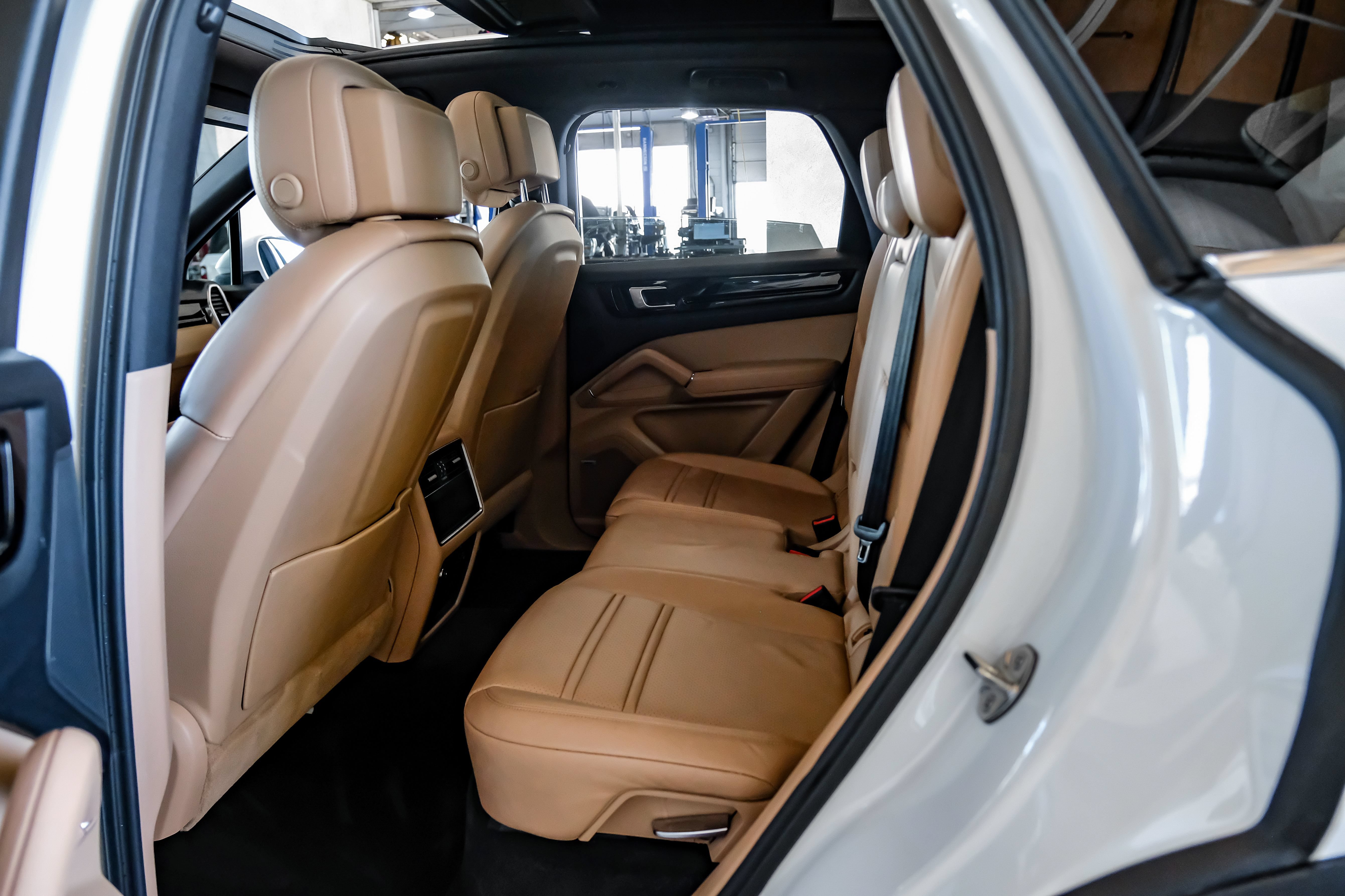 Used 2019 Porsche Cayenne AWD/4WD image 42