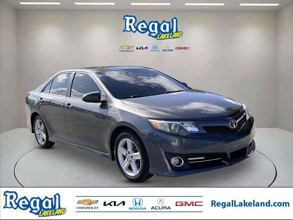 Used 2013 Toyota Camry SE image 1