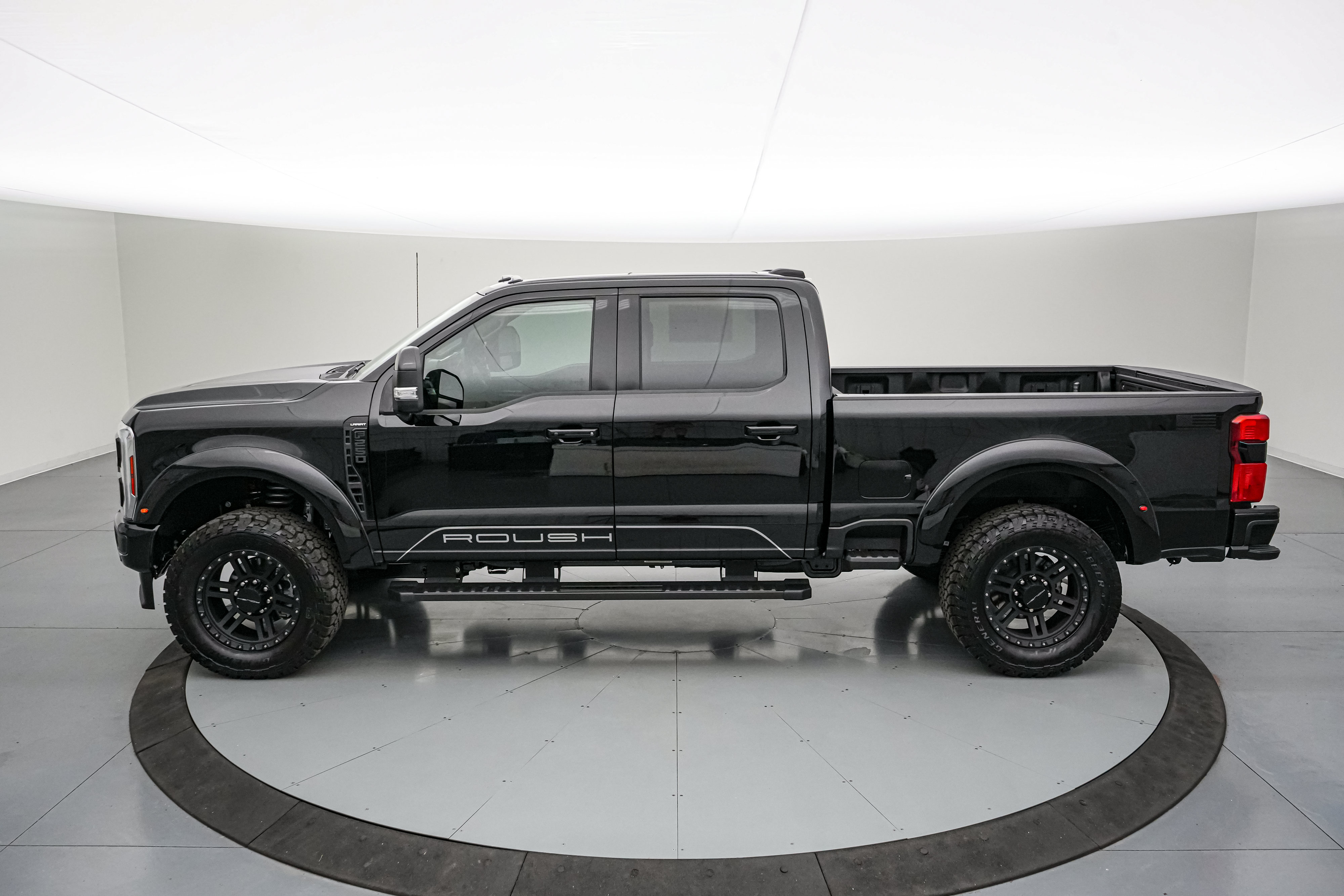 New 2026 Ford F250 Lariat w/ Black Appearance Package AWD/4WD image 9