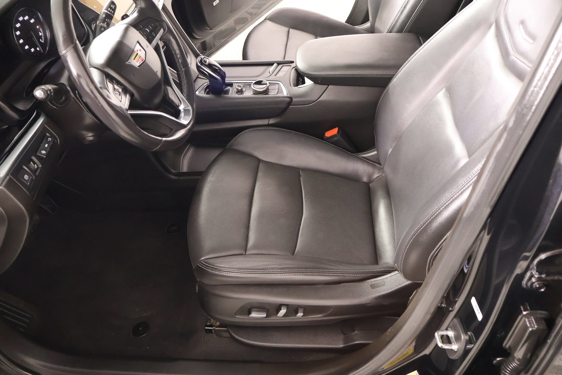 Used 2023 Cadillac XT6 Premium Luxury w/ Technology Package AWD/4WD image 11