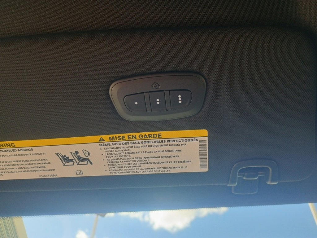 New 2025 Chrysler Pacifica Select image 37