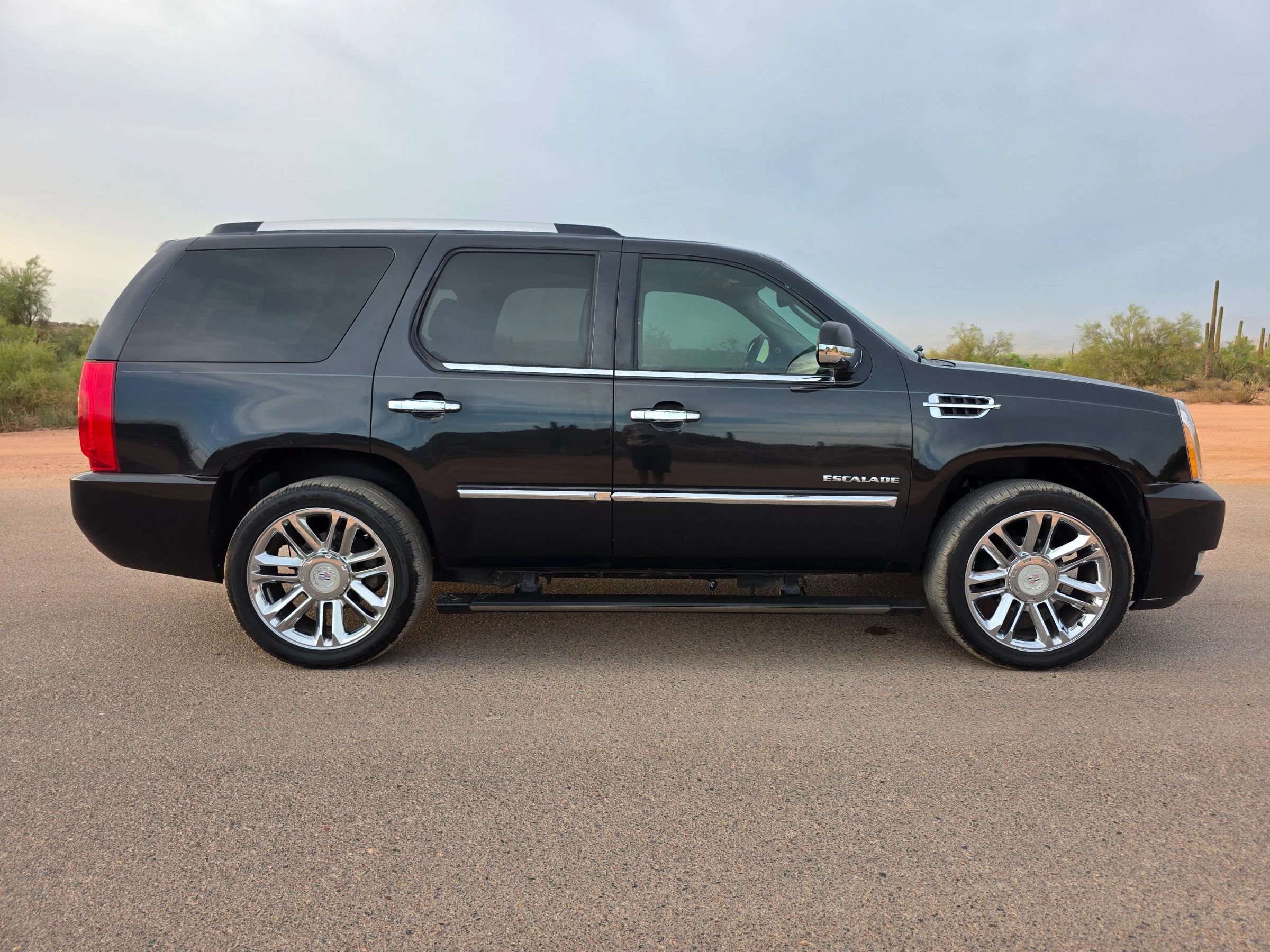 Used 2013 Cadillac Escalade Platinum AWD/4WD image 6