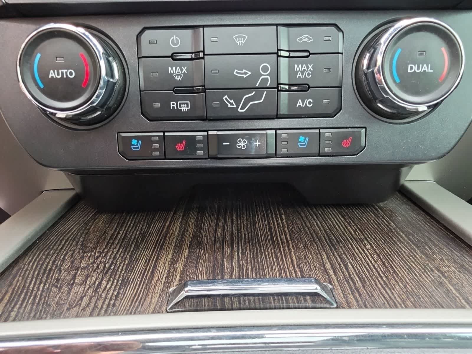 Used 2020 Ford F350 Lariat w/ Tremor Off-Road Package AWD/4WD image 35