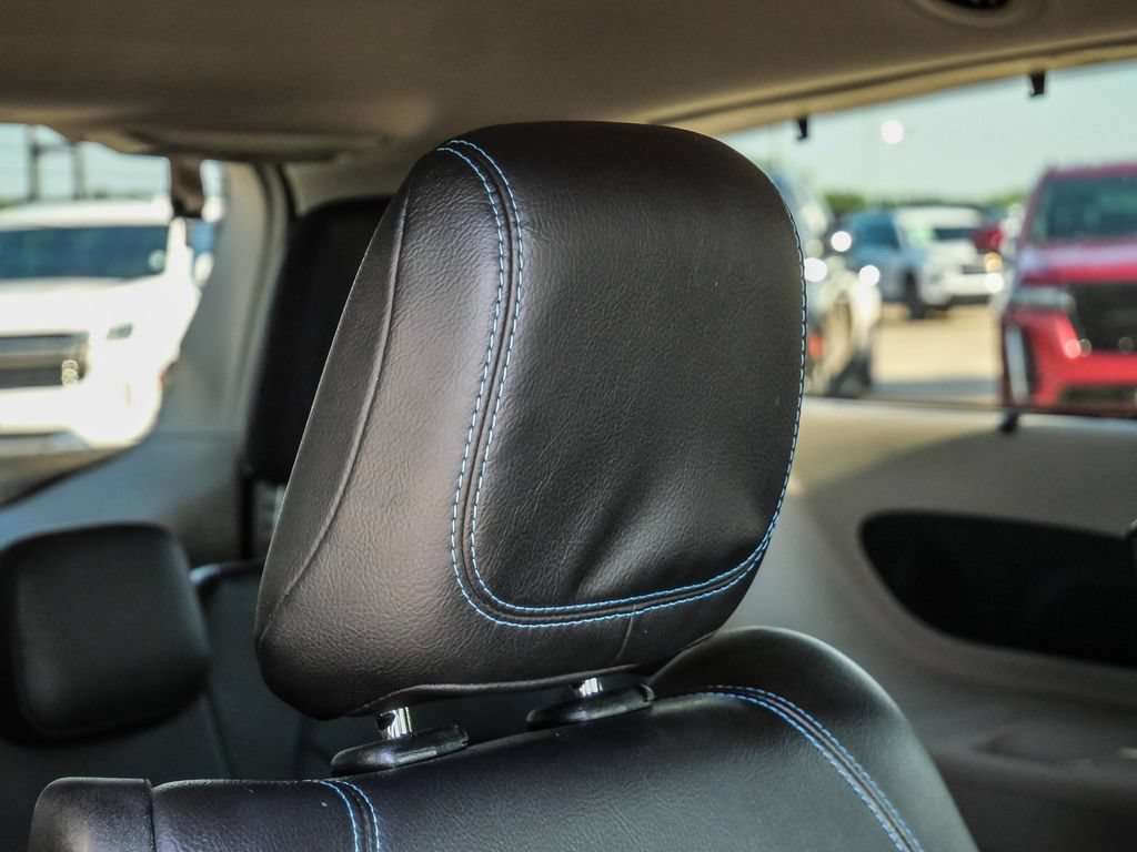 Used 2021 Chrysler Pacifica Touring-L FWD image 24