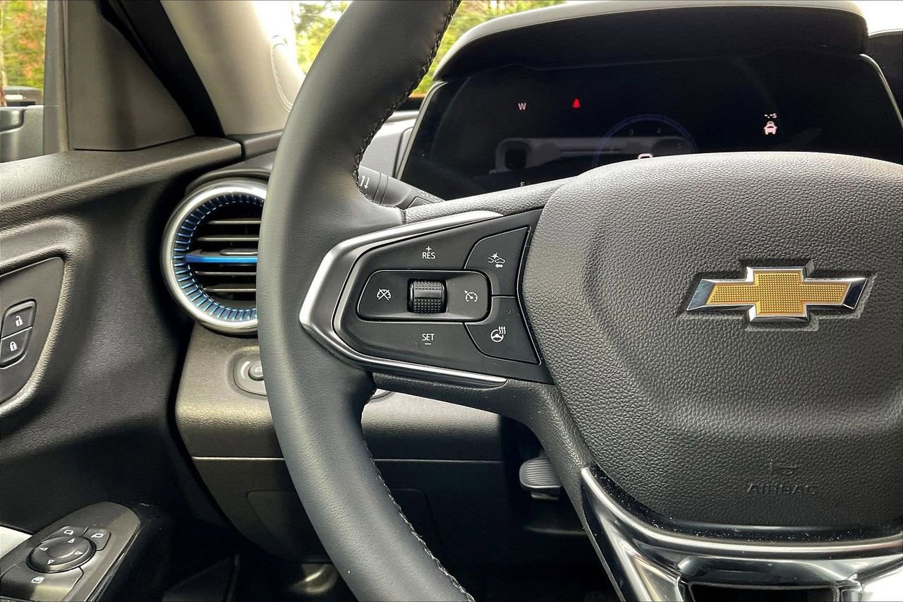 Used 2024 Chevrolet Trax LT w/ Driver Confidence Package image 28